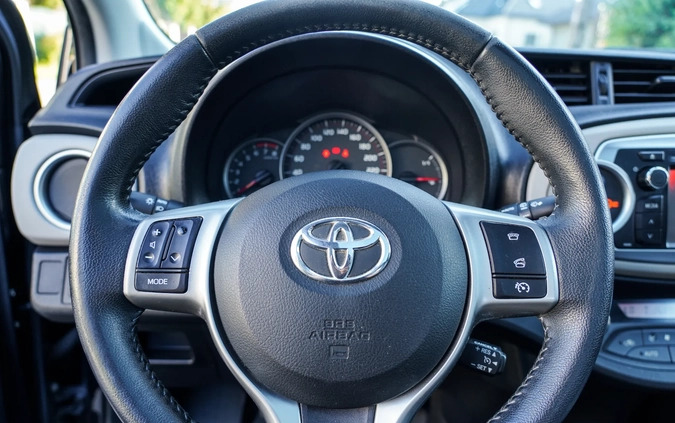 Toyota Yaris cena 32900 przebieg: 180598, rok produkcji 2012 z Radom małe 704